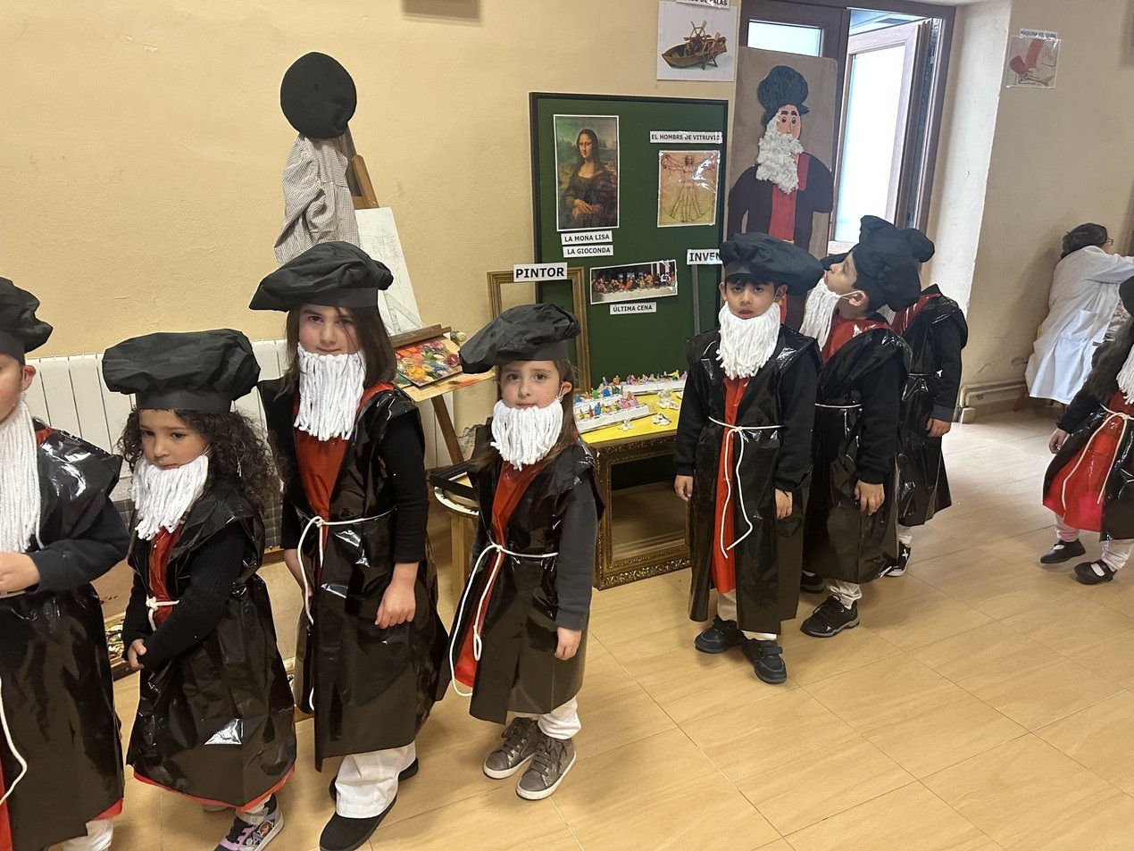 Niños jugando en infantil